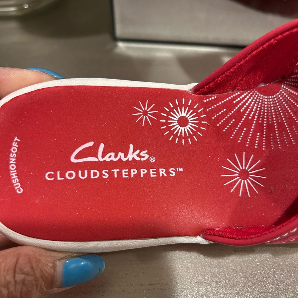 Clarks Red Women's Cloudsteppers Flip Sandals NWOT - Picture 7 of 8